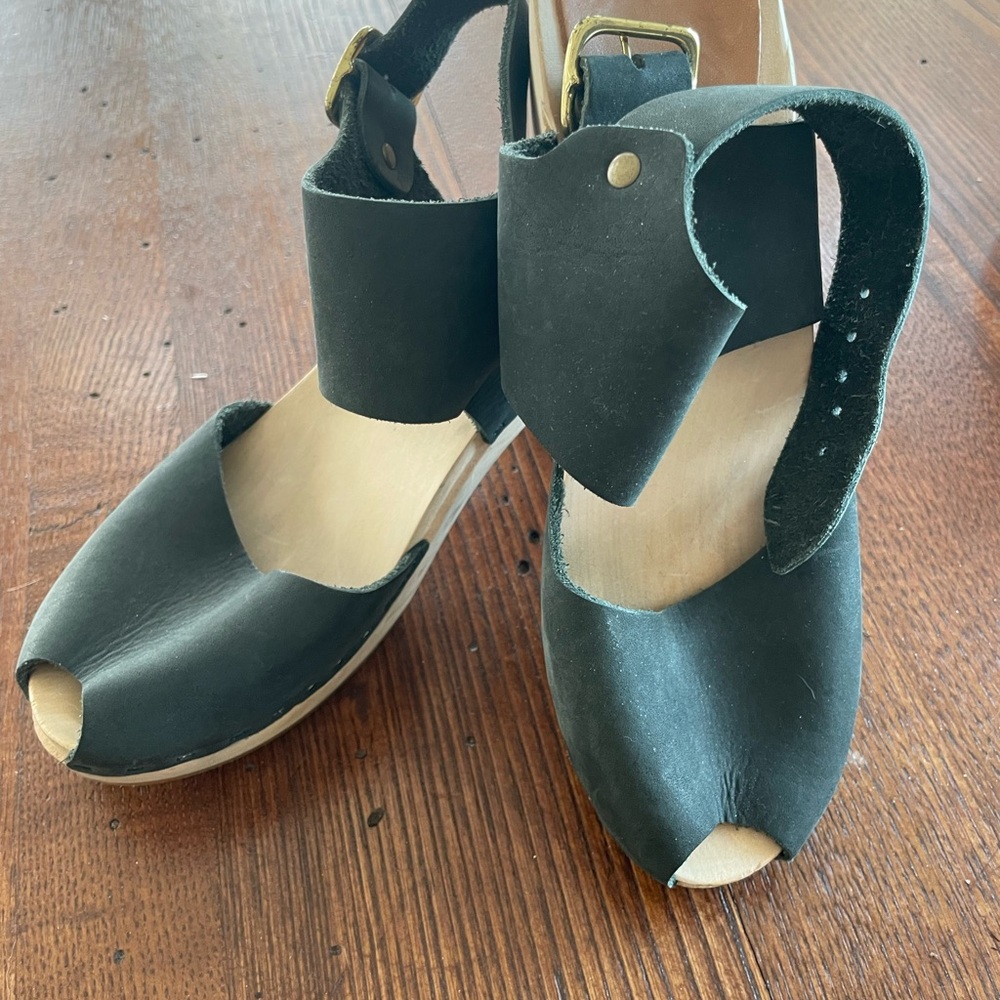 Bryr Black Leather Clog Sandals